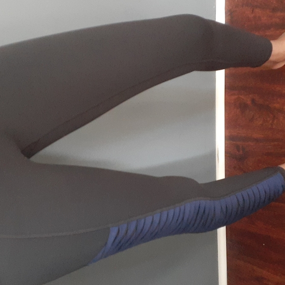 Athleta black blue ankle crop Leggings size xs - Picture 9 of 14